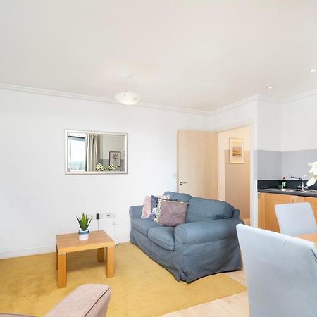 Cosy Flat Right Opp Tube Station Apartment Лондон Екстериор снимка