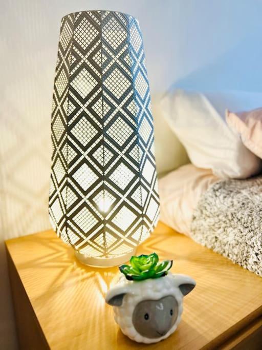 Cosy Flat Right Opp Tube Station Apartment Лондон Екстериор снимка