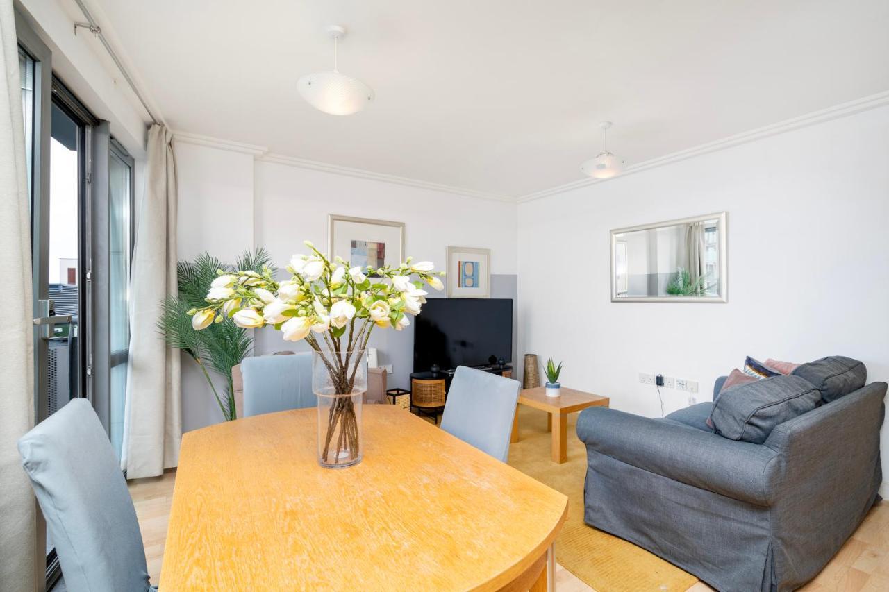 Cosy Flat Right Opp Tube Station Apartment Лондон Екстериор снимка