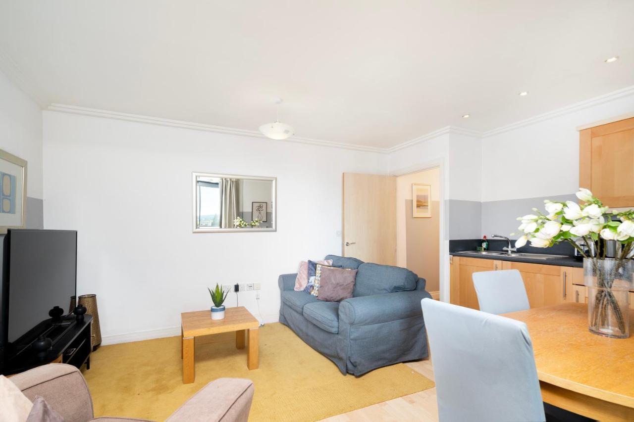 Cosy Flat Right Opp Tube Station Apartment Лондон Екстериор снимка