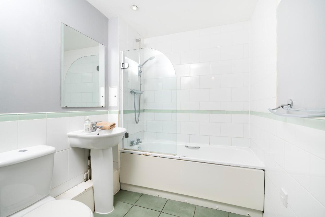 Cosy Flat Right Opp Tube Station Apartment Лондон Екстериор снимка
