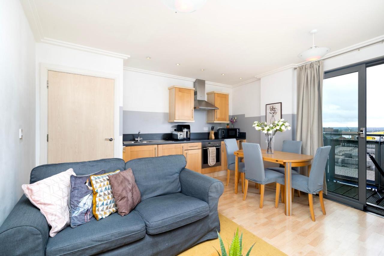 Cosy Flat Right Opp Tube Station Apartment Лондон Екстериор снимка