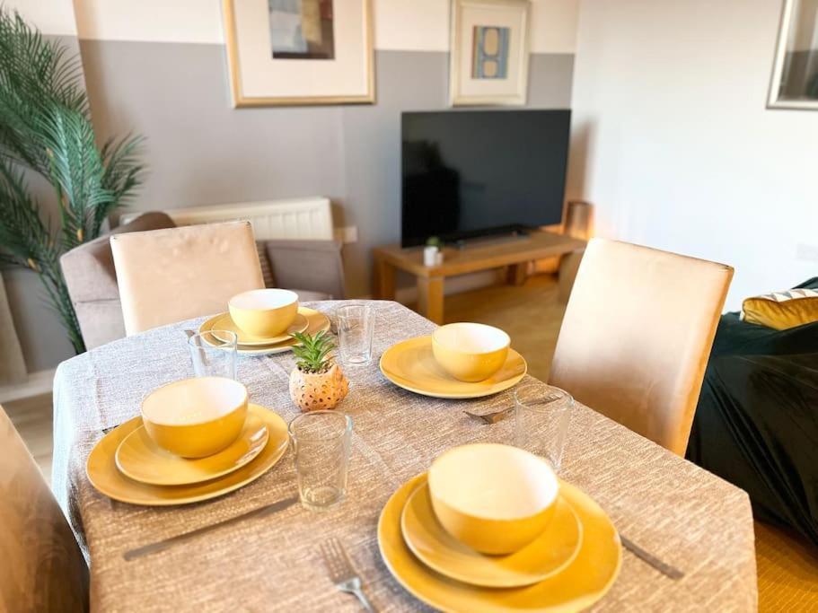 Cosy Flat Right Opp Tube Station Apartment Лондон Екстериор снимка