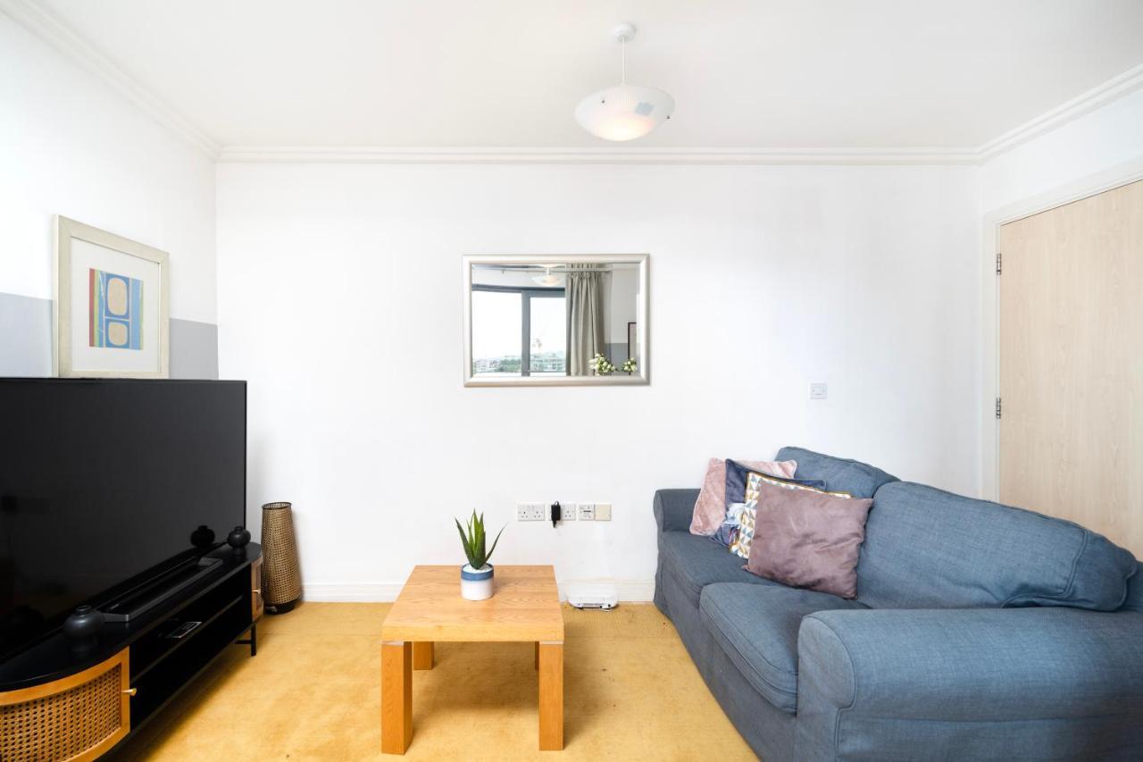Cosy Flat Right Opp Tube Station Apartment Лондон Екстериор снимка