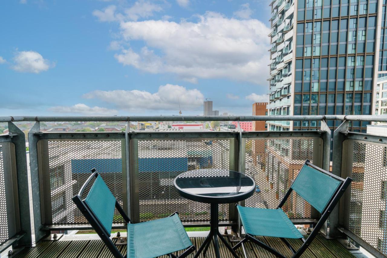 Cosy Flat Right Opp Tube Station Apartment Лондон Екстериор снимка