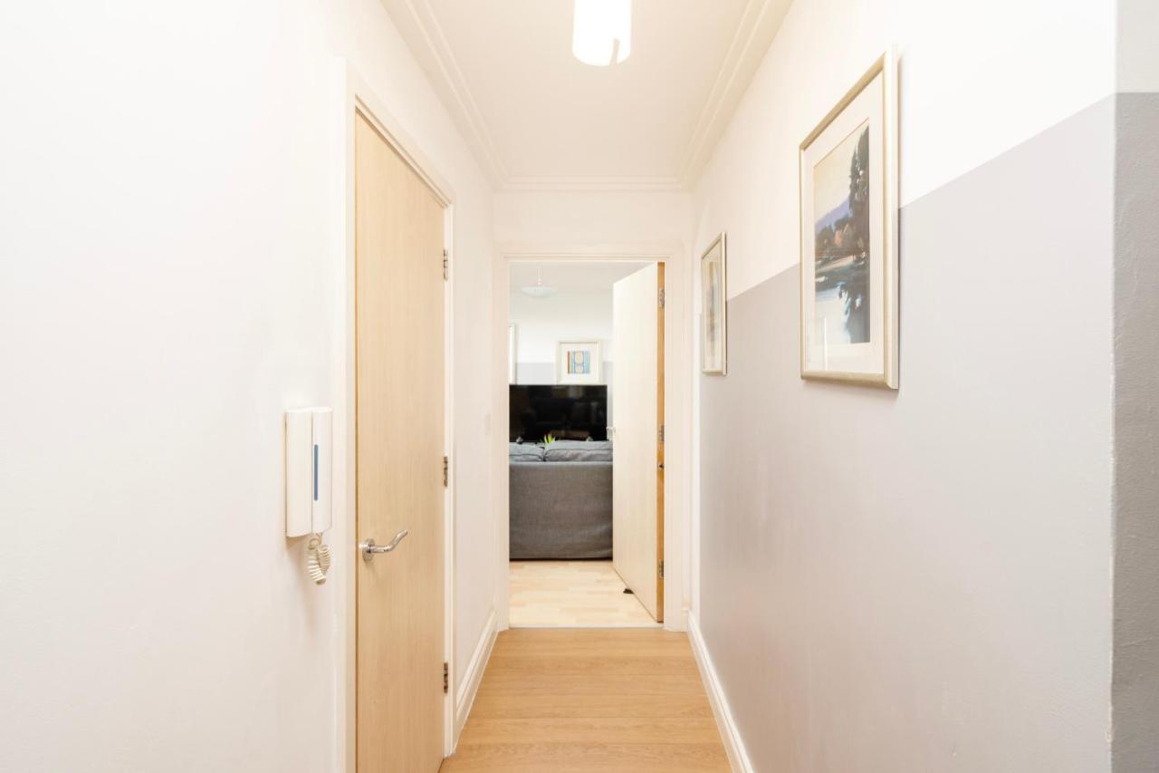 Cosy Flat Right Opp Tube Station Apartment Лондон Екстериор снимка